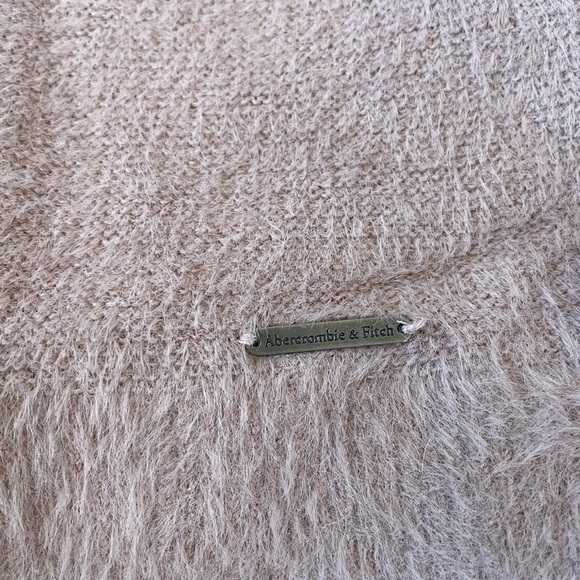 Abercrombie and Fitch - Picture 2 of 4